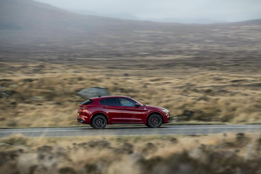  Alfa Romeo Stelvio Quadrifoglio (949) 2018 года  (UK) (фото 35 из 59)